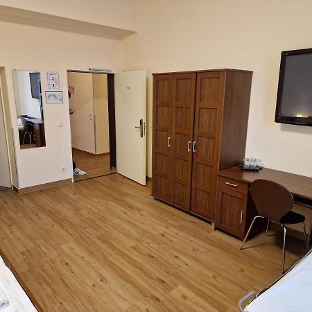 Mikon Eastgate Hotel - City Centre Берлин Экстерьер фото