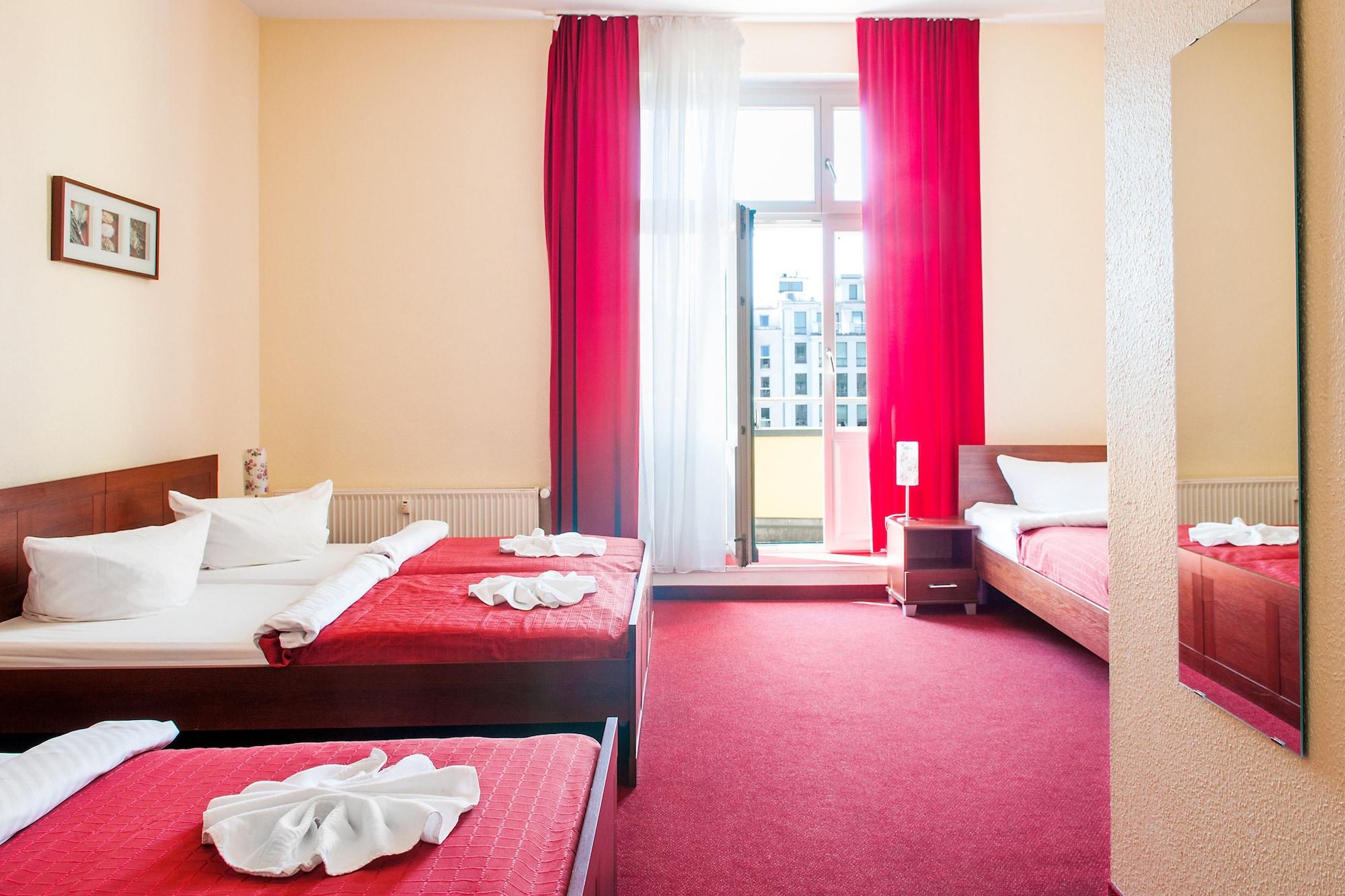 Mikon Eastgate Hotel - City Centre Берлин Экстерьер фото
