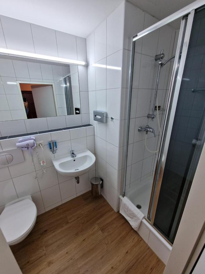 Mikon Eastgate Hotel - City Centre Берлин Экстерьер фото