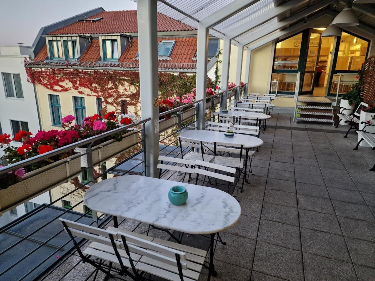 Mikon Eastgate Hotel - City Centre Берлин Экстерьер фото