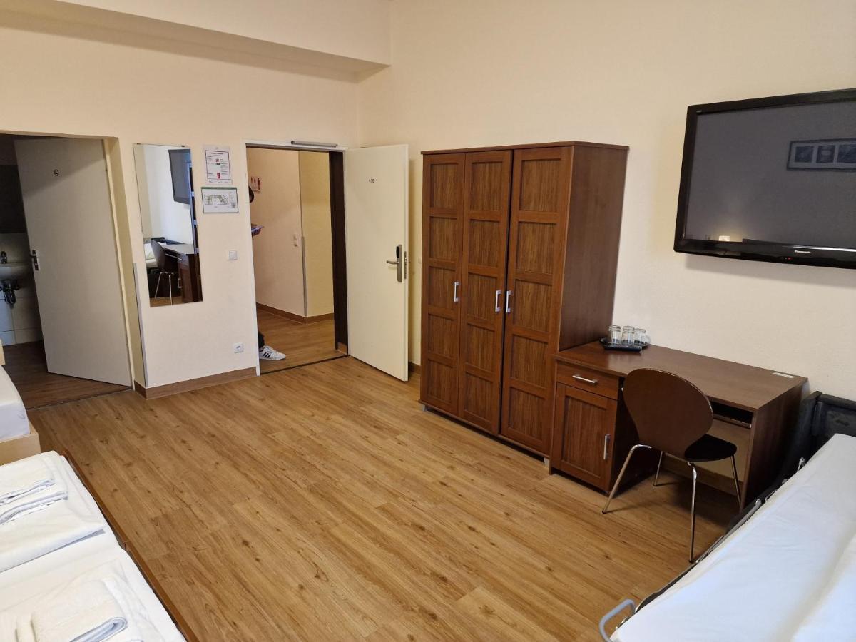 Mikon Eastgate Hotel - City Centre Берлин Экстерьер фото