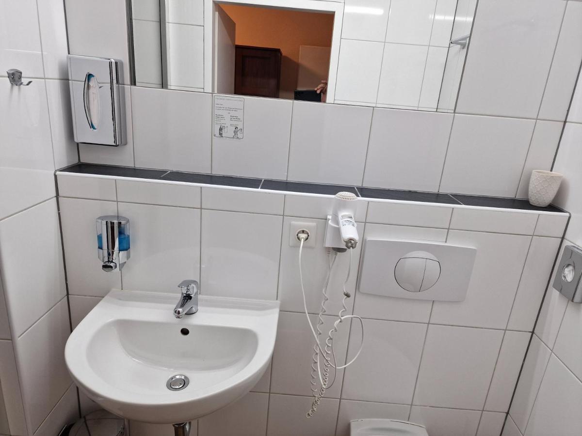 Mikon Eastgate Hotel - City Centre Берлин Экстерьер фото