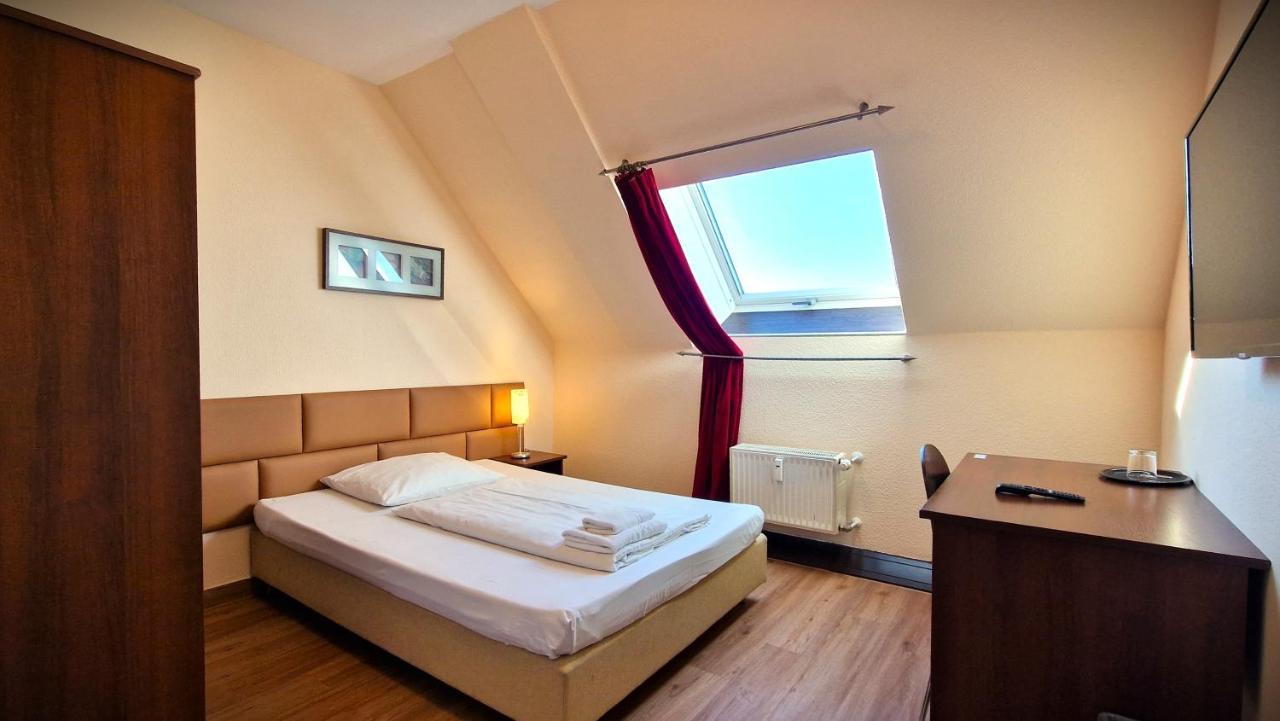 Mikon Eastgate Hotel - City Centre Берлин Экстерьер фото