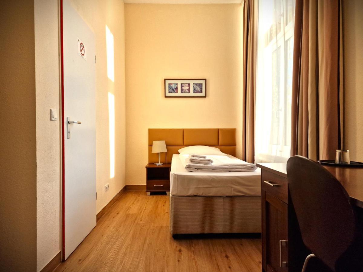 Mikon Eastgate Hotel - City Centre Берлин Экстерьер фото