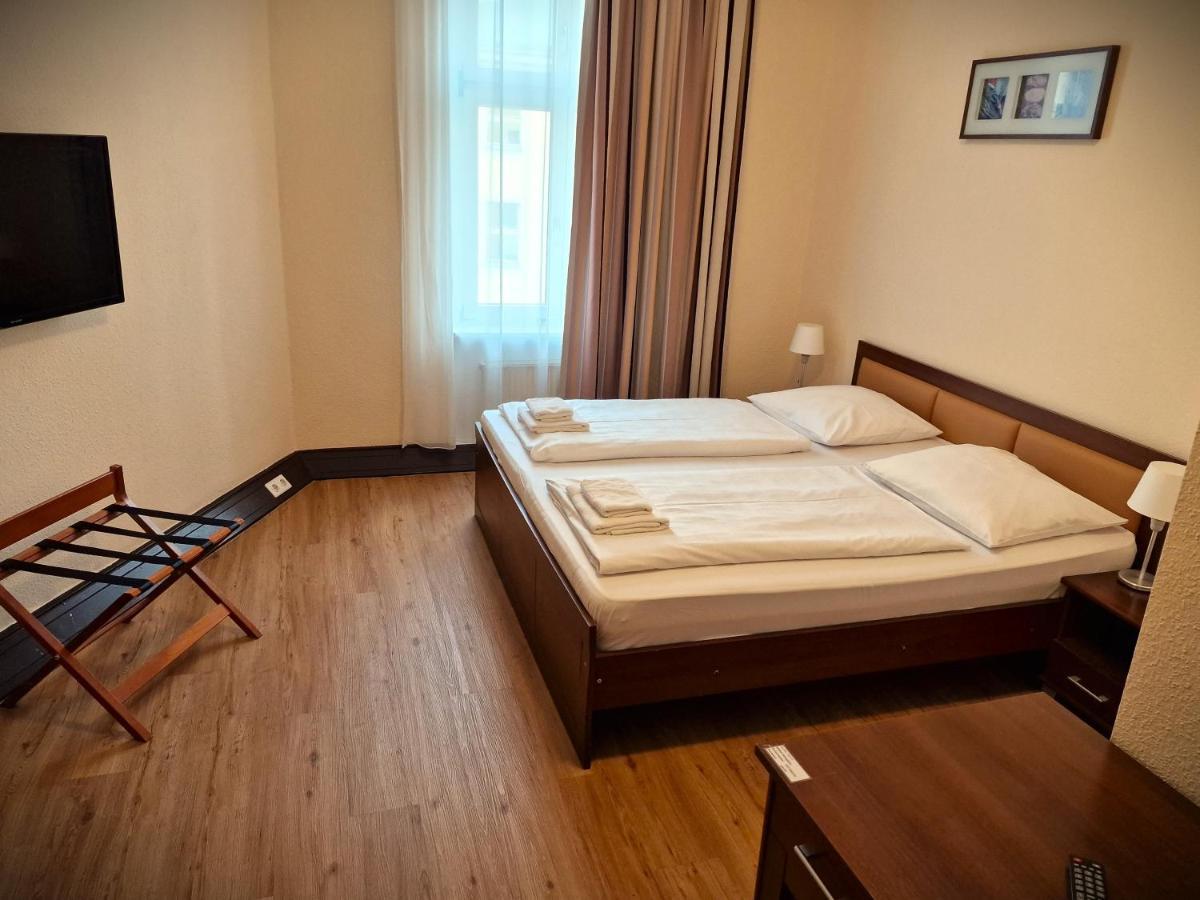 Mikon Eastgate Hotel - City Centre Берлин Экстерьер фото