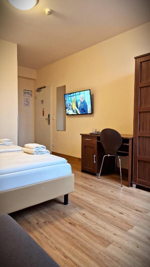 Mikon Eastgate Hotel - City Centre Берлин Экстерьер фото