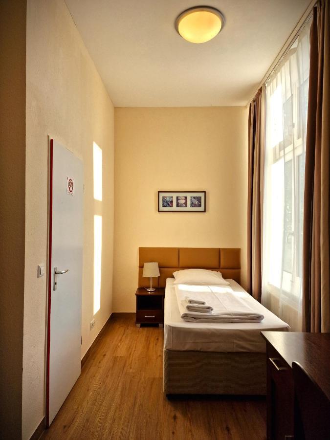 Mikon Eastgate Hotel - City Centre Берлин Экстерьер фото