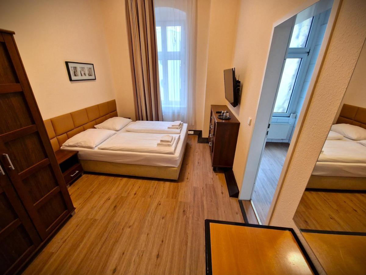Mikon Eastgate Hotel - City Centre Берлин Экстерьер фото