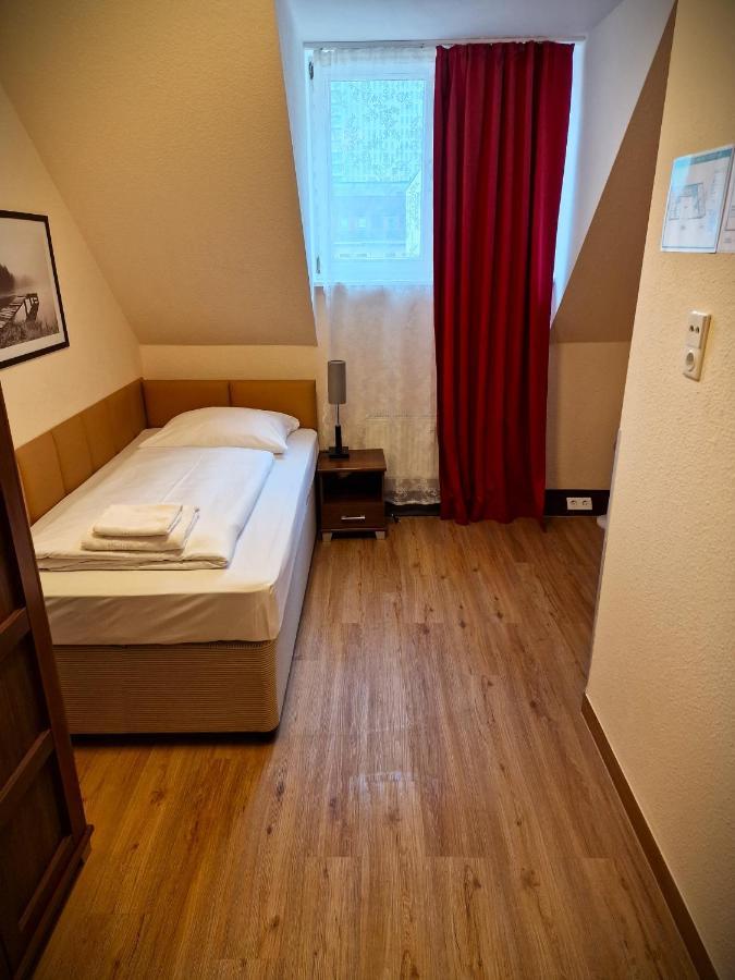 Mikon Eastgate Hotel - City Centre Берлин Экстерьер фото