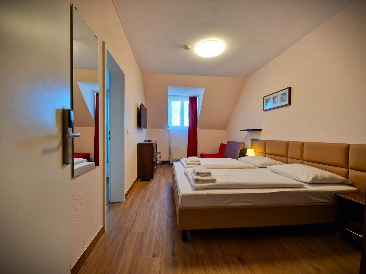 Mikon Eastgate Hotel - City Centre Берлин Экстерьер фото