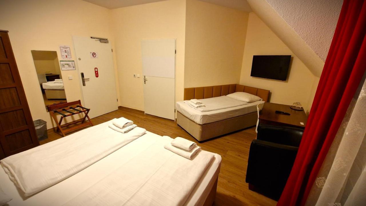 Mikon Eastgate Hotel - City Centre Берлин Экстерьер фото