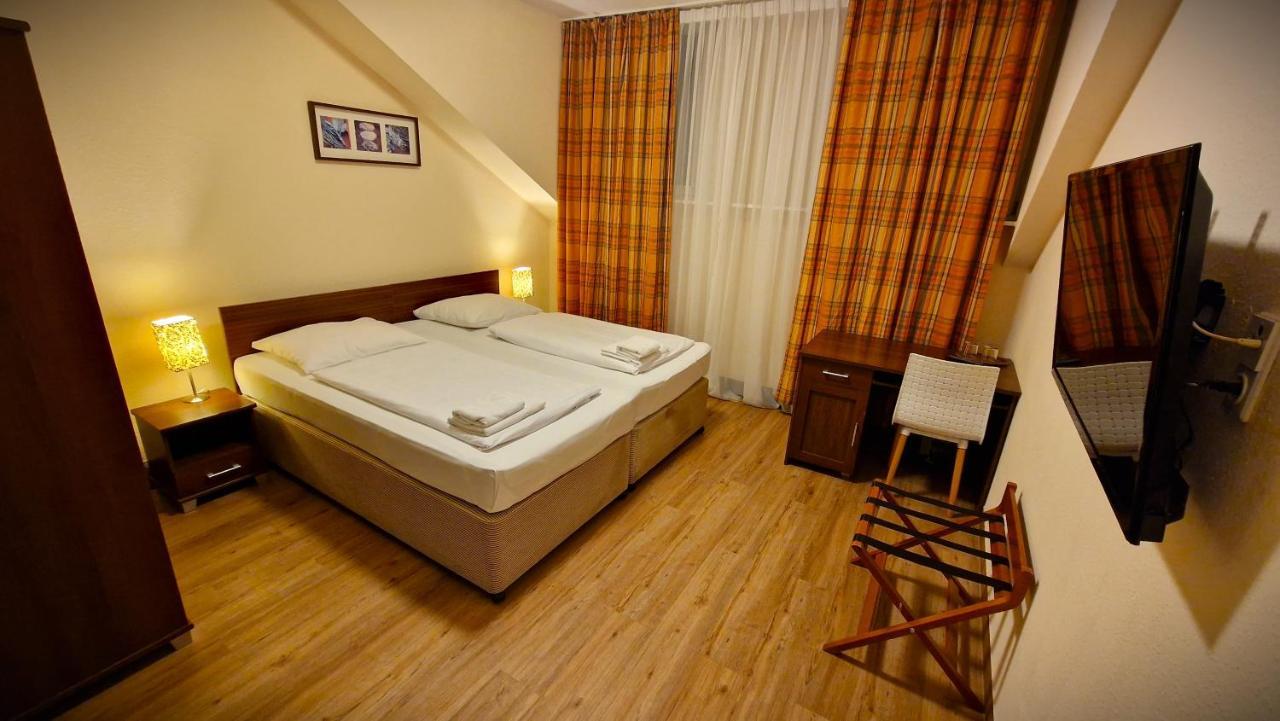 Mikon Eastgate Hotel - City Centre Берлин Экстерьер фото