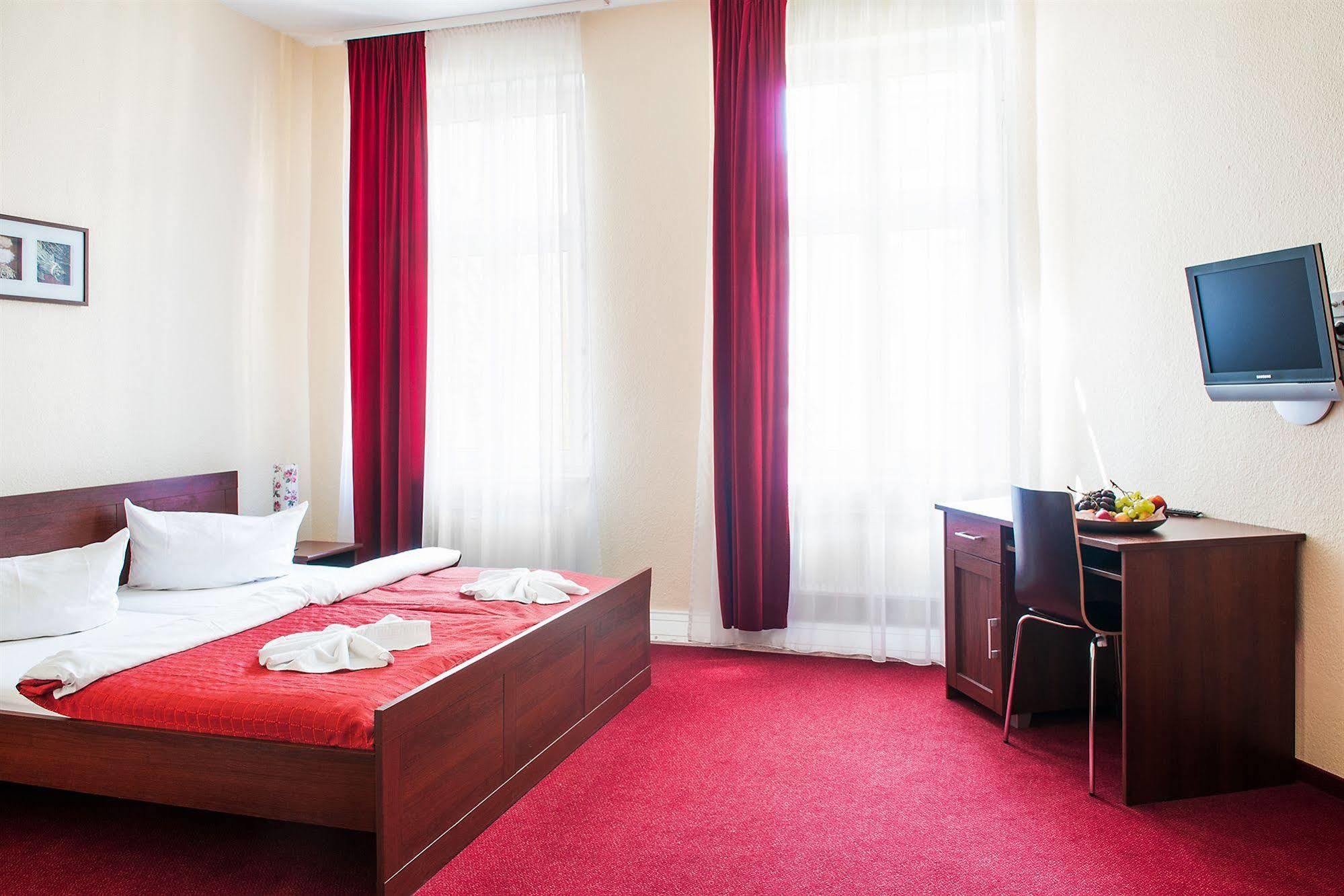 Mikon Eastgate Hotel - City Centre Берлин Экстерьер фото